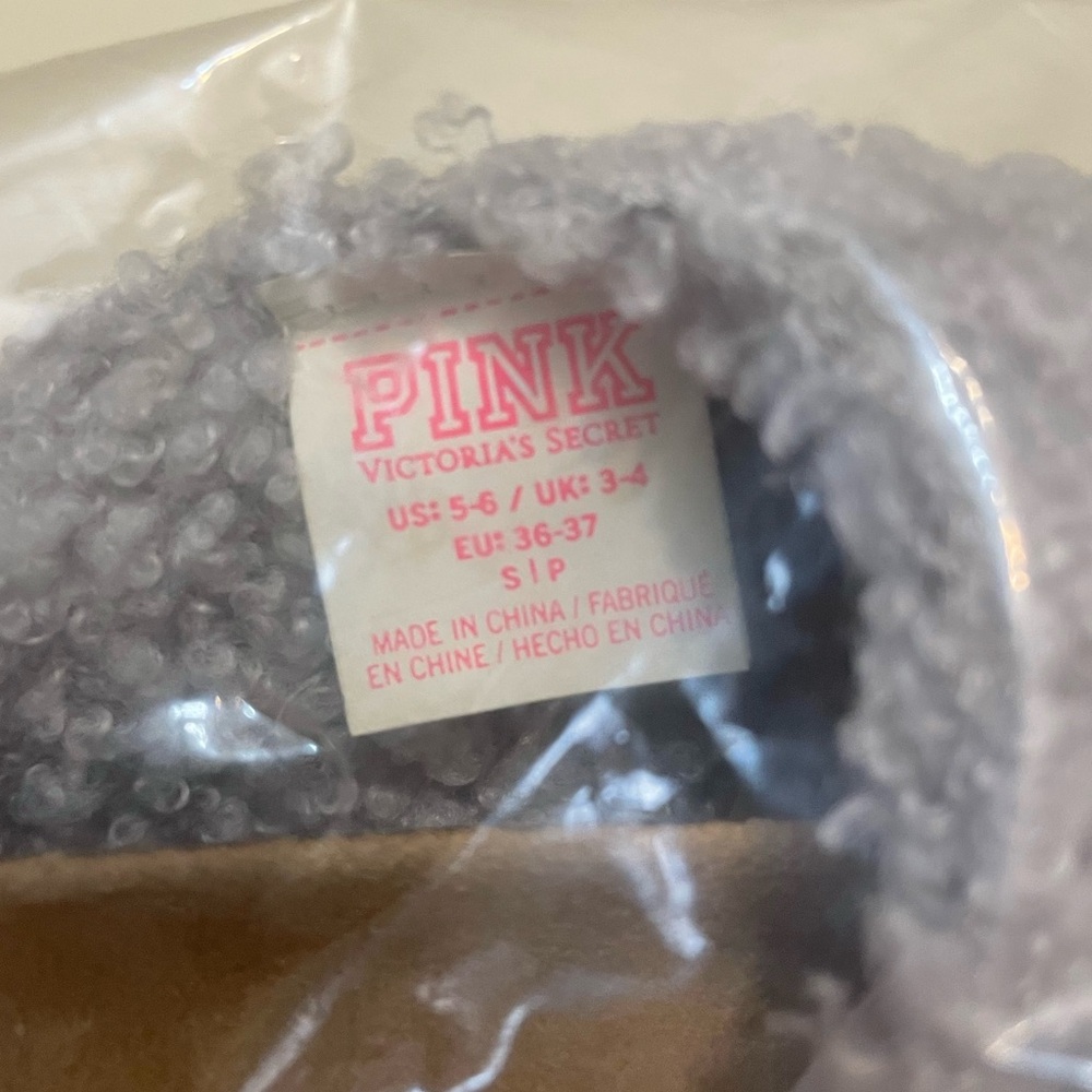 PINK COZY-PLUSH CLOGS SLIPPERS. Size small (5-6). NWT. Color gray. - Picture 5 of 8